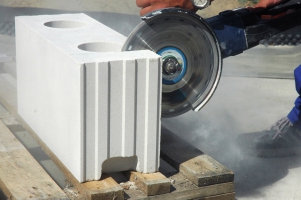 Dělení vápenopískových bloků