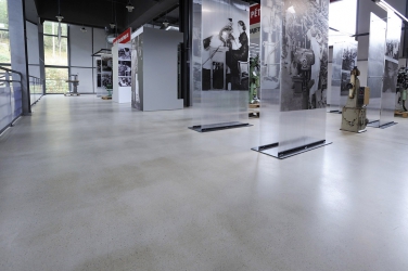 Alternátor – Ekotechnické centrum Třebíč, CemFlow Look v přírodním odstínu