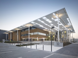 Laserové centrum ELI v Dolních Břežanech