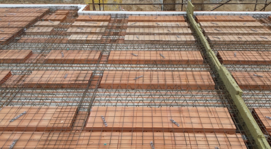 U řadových domů je třeba od sebe jednotlivé domu oddělit od základů až po střechu