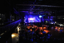 Většina hostů dorazila oblečena v discostylu 70. let minulého století