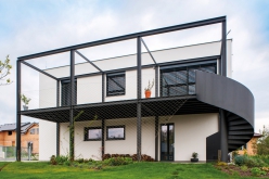 Obr. 3a: Rodinný dům s autodílnou v Bašti 