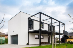 Obr. 3b: Rodinný dům s autodílnou v Bašti 