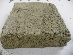 Obr. 1: Struktura cementové mazaniny zhotovené ze zvlhlé směsi