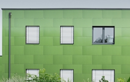 Chameleonská fasáda na domě v rakouské obci Retzbach