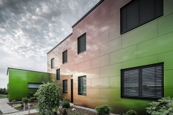 Chameleonská fasáda na domě v rakouské obci Retzbach