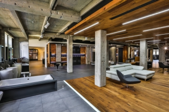 Dřevěná podlaha KÄHRS z kolekce Spirit Rugged v showroomu Elements