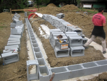 Založení stavby, pasy ze ztraceného bednění