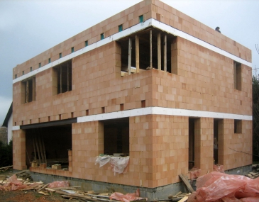 Dokončená hrubá stavba