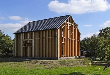 Obr. 2: Dokončená hrubá stavba před zaizolováním stěn