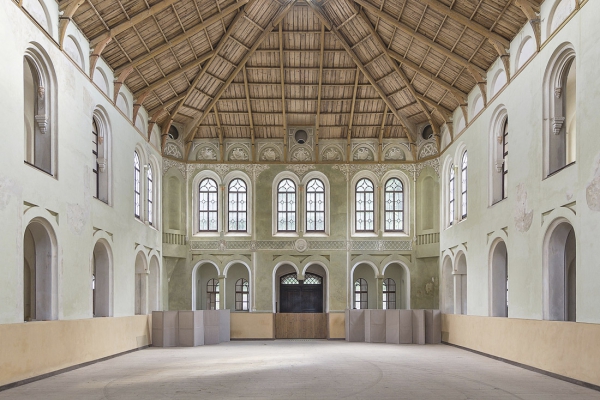 Hala jízdárny po obnově, chybí ještě rekonstrukce některých vnitřních výmaleb