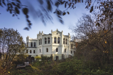 Pohled na jízdárnu od západu