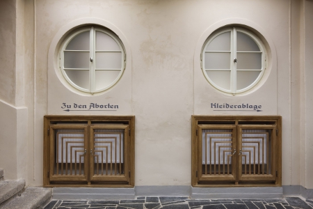 Dobové kryty na radiátory a původní orientační systém