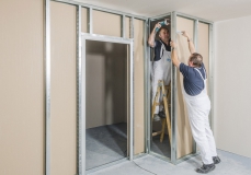Obr. 9: Opláštění první strany příčky deskami Habito