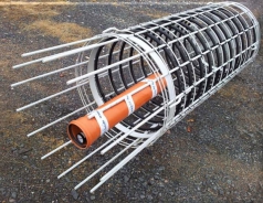 Jeden z nejvýhodnějších způsobů pokládky je „spirála“. Potrubí se namotává po vnitřním obvodu armokoše v jednotném stoupání. Na konci armokoše se potrubí střihne a přes elektrokoleno se vrací směrem k hlavě piloty. Výhodou tohoto způsobu je odebírání tepla z větší plochy, doba instalace, funkčnost a cena. Jedinou nevýhodou je, že tento způsob musí být použit pro větší dimenze pilot.