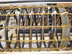 Jeden z nejvýhodnějších způsobů pokládky je „spirála“. Potrubí se namotává po vnitřním obvodu armokoše v jednotném stoupání. Na konci armokoše se potrubí střihne a přes elektrokoleno se vrací směrem k hlavě piloty. Výhodou tohoto způsobu je odebírání tepla z větší plochy, doba instalace, funkčnost a cena. Jedinou nevýhodou je, že tento způsob musí být použit pro větší dimenze pilot.