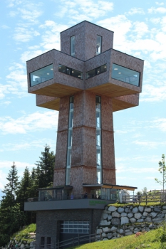 Rozhledna Jakobskreuz (Jakubův kříž) je opláštěna sádrovláknitými deskami fermacell 