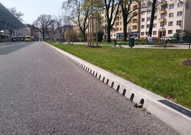 Obrubníkové odvodnění na autobusovém nádraží v Náchodě