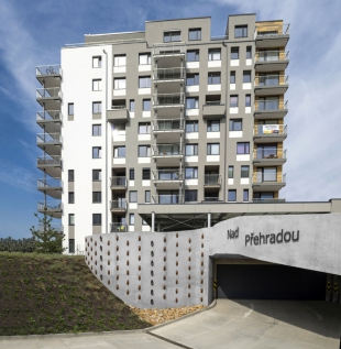 Rezidenční bydlení Nad Přehradou. Akustické tvárnice Liapor byly použity především u příček mezi byty a chodbami.