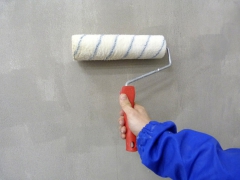 Před aplikací omítek je nejprve nutné povrch důsledně penetrovat