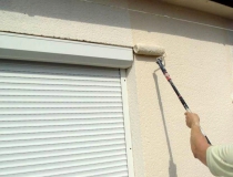 Nanášení pastovitých omítek na fasádu