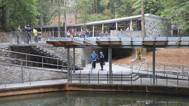 Vstupní budova areálu Punkevních jeskyní 