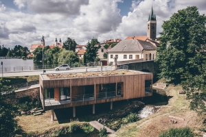 Vítěz kategorie Stavba: Dům nad vodopádem v Telči