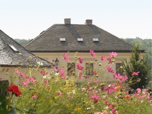 Obr. 6: Střešní okna Solara KLASIK, replika historického kominického výlezu