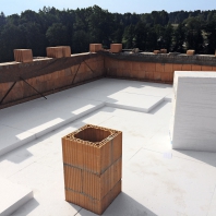 Spádově uzpůsobený tepelný izolant