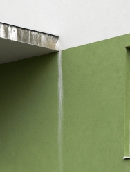 Finální povrchové úpravy z tenkovrstvých omítek včetně jejich typických vad a poruch