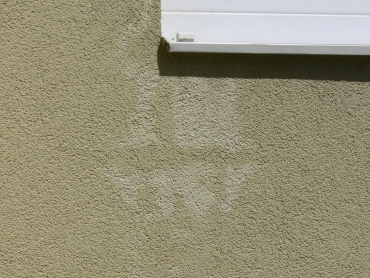 Finální povrchové úpravy z tenkovrstvých omítek včetně jejich typických vad a poruch