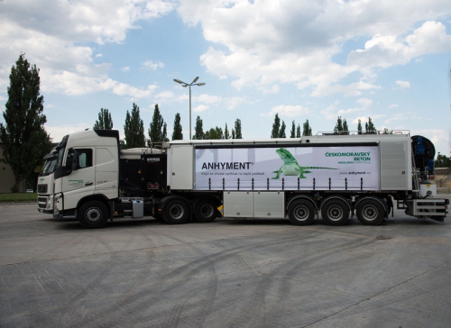 Výroba litého potěru Anhyment probíhá v maltárnách skupiny Českomoravský beton nebo prostřednictvím výrobního mobilního zařízení