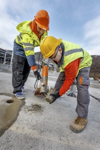 Obr. 1: Ukázka jádrového vývrtu z vozovky