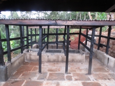 Projekt z Tanzanie využívá plastový odpad k výrobě netradičních venkovních plotů