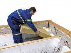 Vkládání bez řezání izolace Isover Orsik (Isover Uni) 600x1200 mm. (Doporučujeme položit dvě vrstvy na vazbu.)