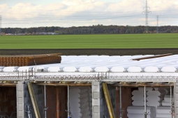 V nabídce je několik variant dílců, přičemž volbou výšky polystyrenové vložky lze nastavit konkrétní tepelněizolační vlastnosti