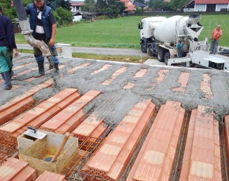 Obr. 2: Betonáž stropu MIAKO SBN bez celoplošné nadbetonávky