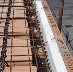 Obr. 8: Ukotvení horní hrany věncovek k výztuži věnce