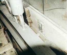 Obr. 8c: Odříznutí nevhodného přípoje superkonstrukce od stropních nosníků a nové připojení.