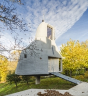 Dům v sadu v Praze-Kyjích/Šépka Architekti (nominoval Osamu Okamura). Foto archiv autora