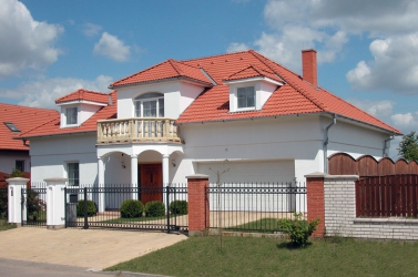 Střecha se skládanou krytinou je u Čechů ve velké oblibě