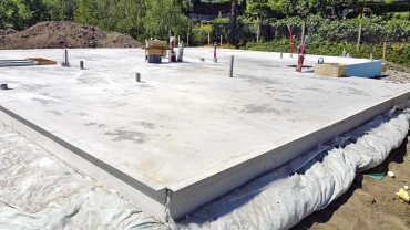 Obr. 3: Dokončená základová deska se všemi rozvody a termickou aktivací