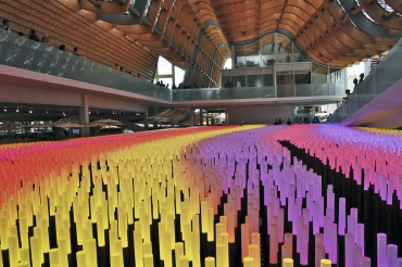 Obr. 5: Čínský pavilon se střechou z lepeného dřeva a stíněním bambusovými rohožemi