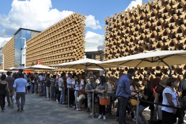 Obr. 9: Dřevěná stěna japonského pavilonu vytvořená tradiční technikou ve tvaru roštu