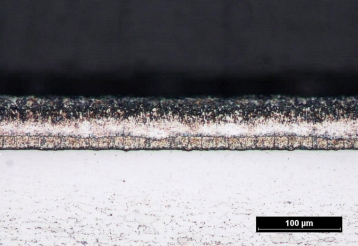 Obr. 5: Příčný řez povlakem žárově zinkované oceli – referenční vzorek