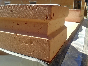 Obvodový spoj na pero a drážku zajišťuje vytvoření dokonale uzavřené izolační vrstvy