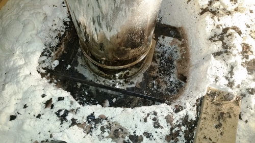 Následky nesprávně zaizolovaného stropu kolem komína