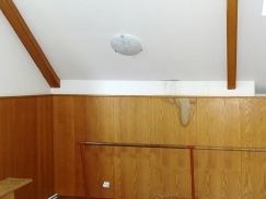 Obr. 3: Příklady vlhkostních map v podkrovní místnosti