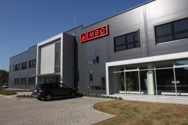 Detail sendvičových panelů Lindab na výrobní hale v Zábřehu