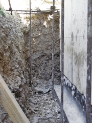 Obr. 5: Příklad 2 – příprava výkopu pro zřízení drenáže